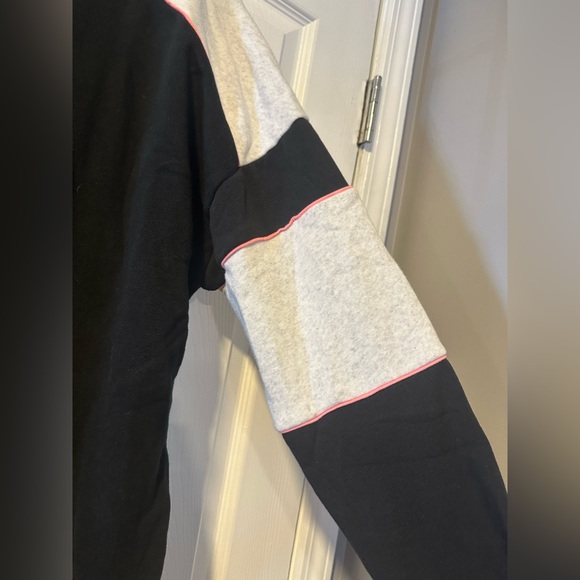 American Eagle Outfitters Oversized Hooded Sweatshirt Size Medium - Picture 3 of 5